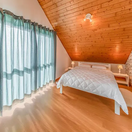 Picture Perfect Holiday Home In Sourbrodt With Garden Bbq Ferienhaus